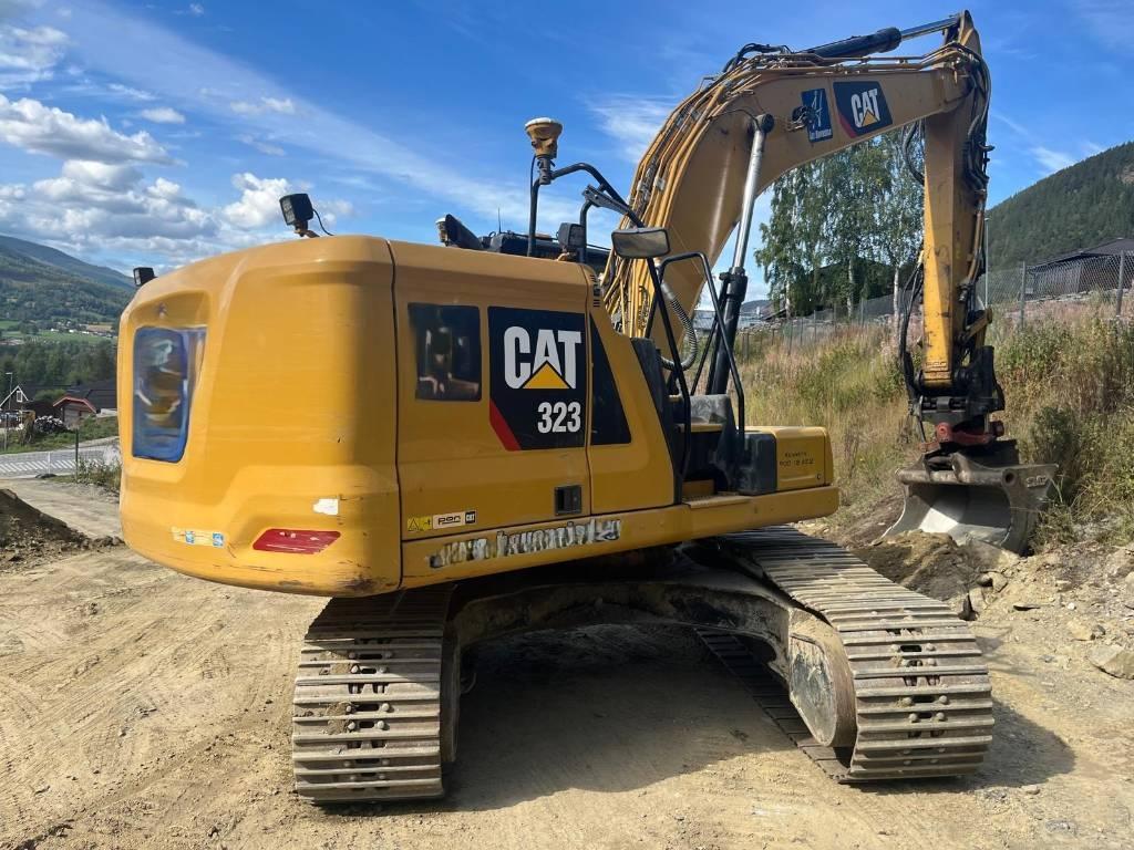 CAT 323 Telakaivukoneet