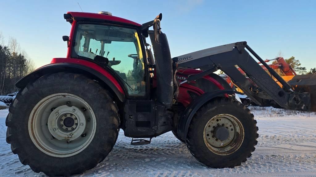 Valtra T 214 Active Traktorit