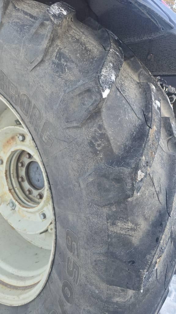 Valtra T 214 Active Traktorit