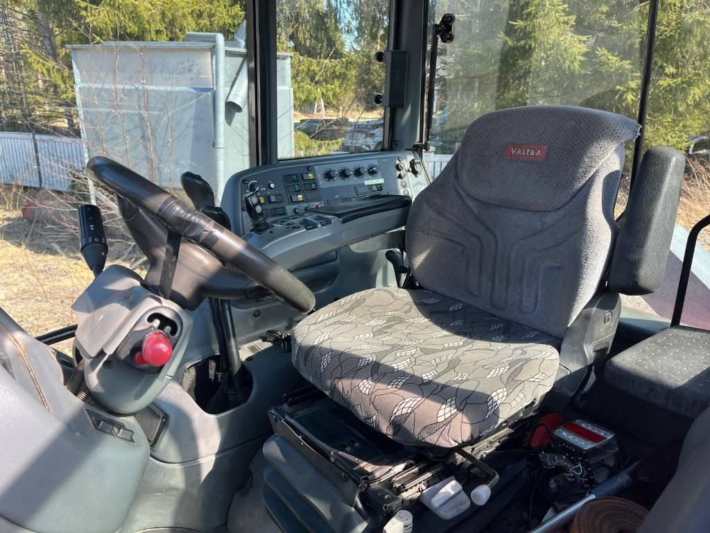 Valtra M 130 Traktorit
