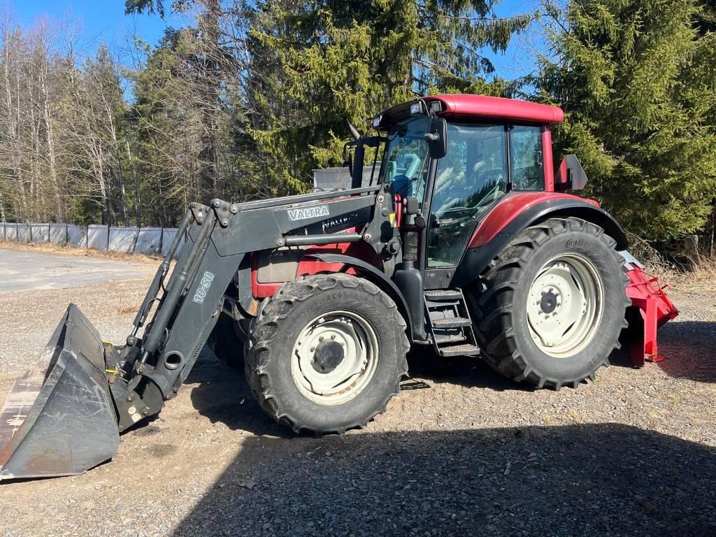 Valtra M 130 Traktorit