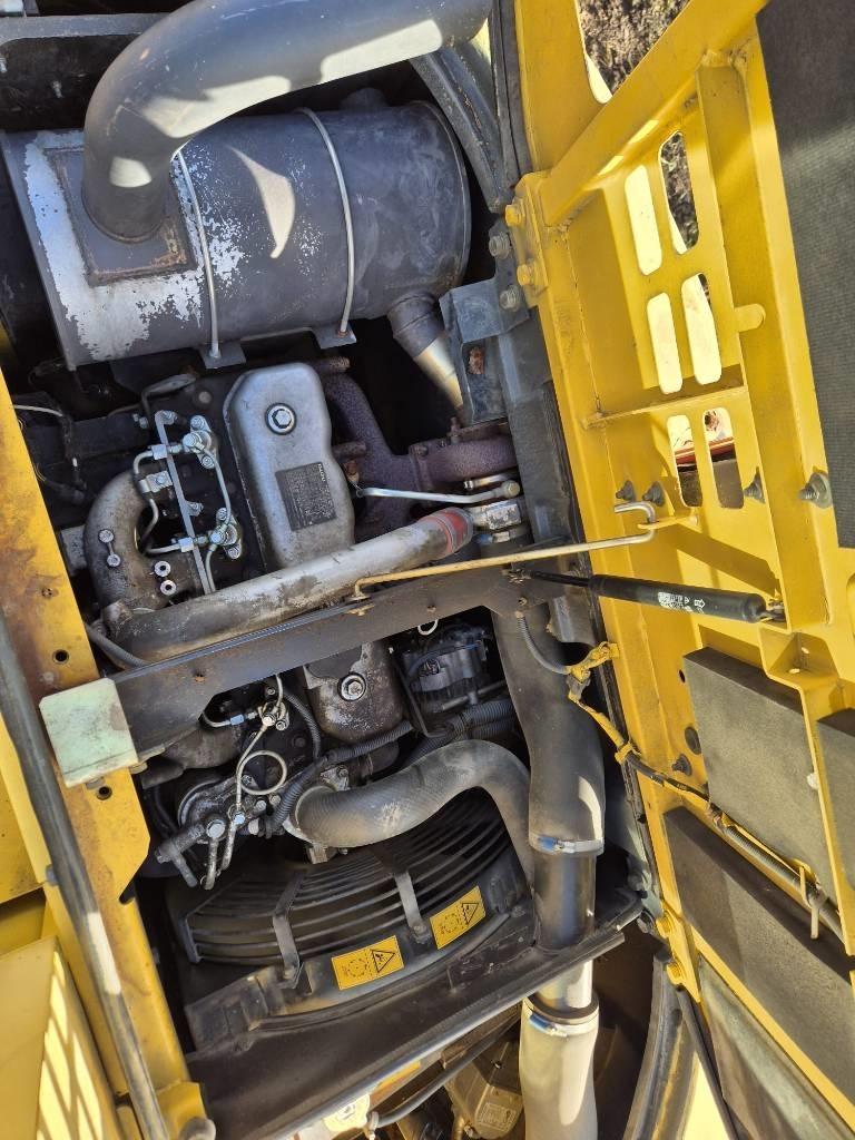 New Holland E 135 SR Telakaivukoneet