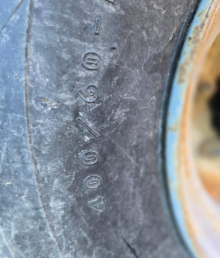 Tuhti W90 Yleisperävaunut