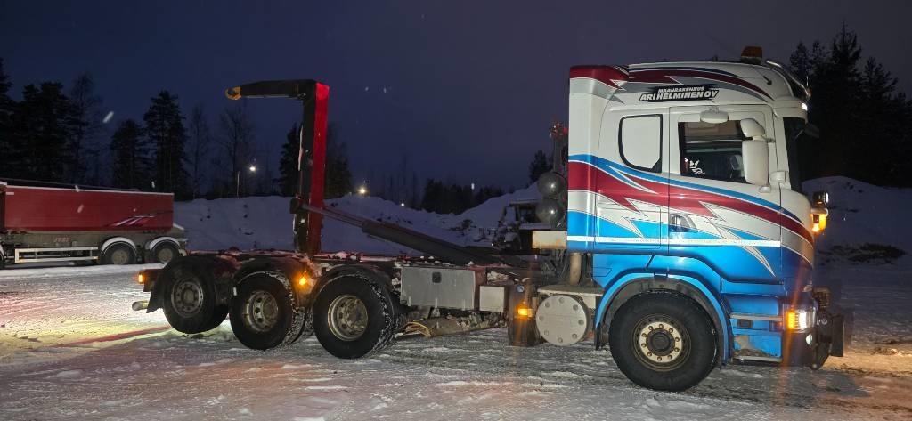 Scania R560 8X4 Koukkulava kuorma-autot