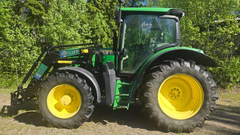 John Deere 6105 R Traktorit